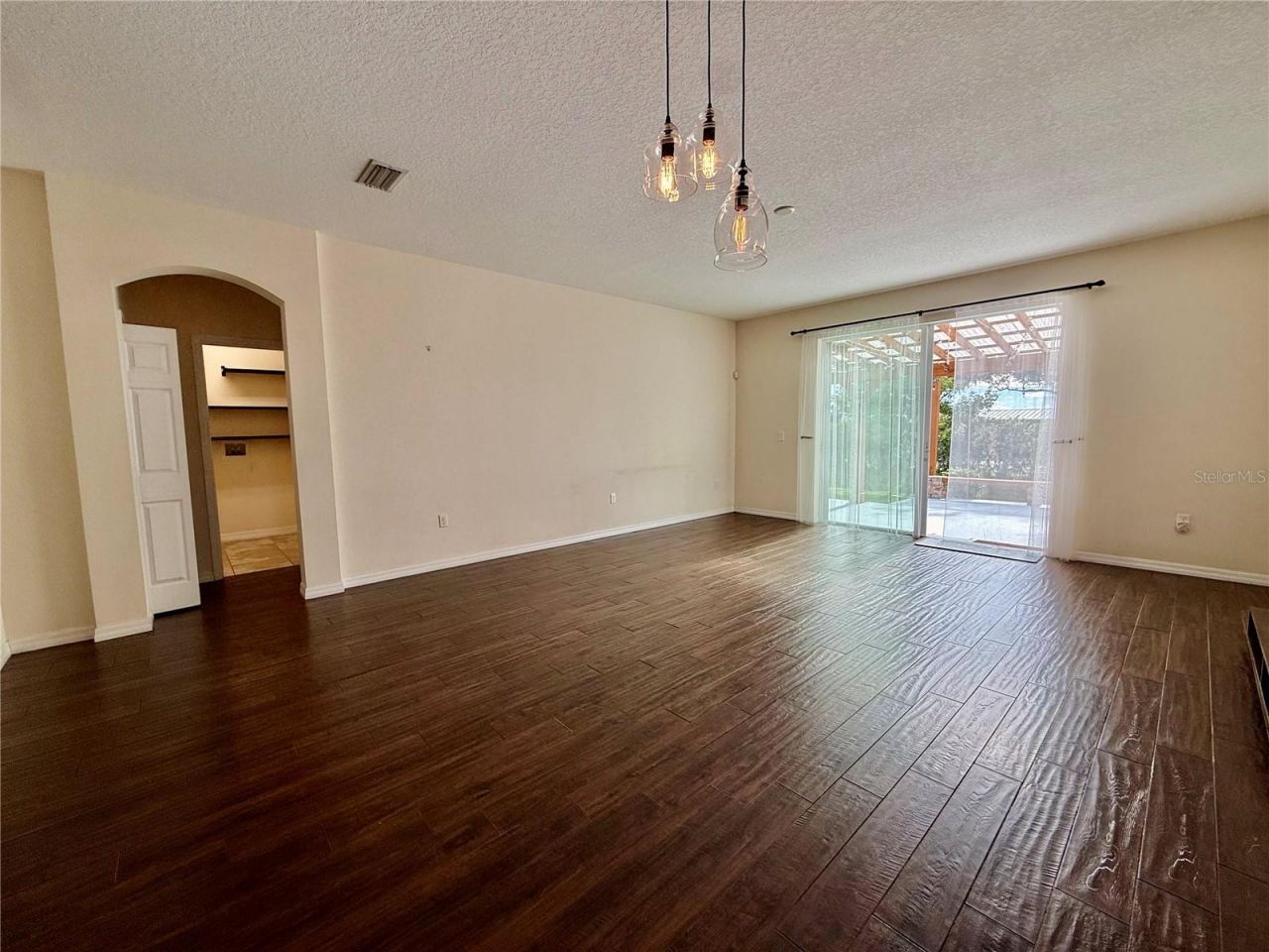 13101 Done Groven Drive, Dover, FL 33527 Photo