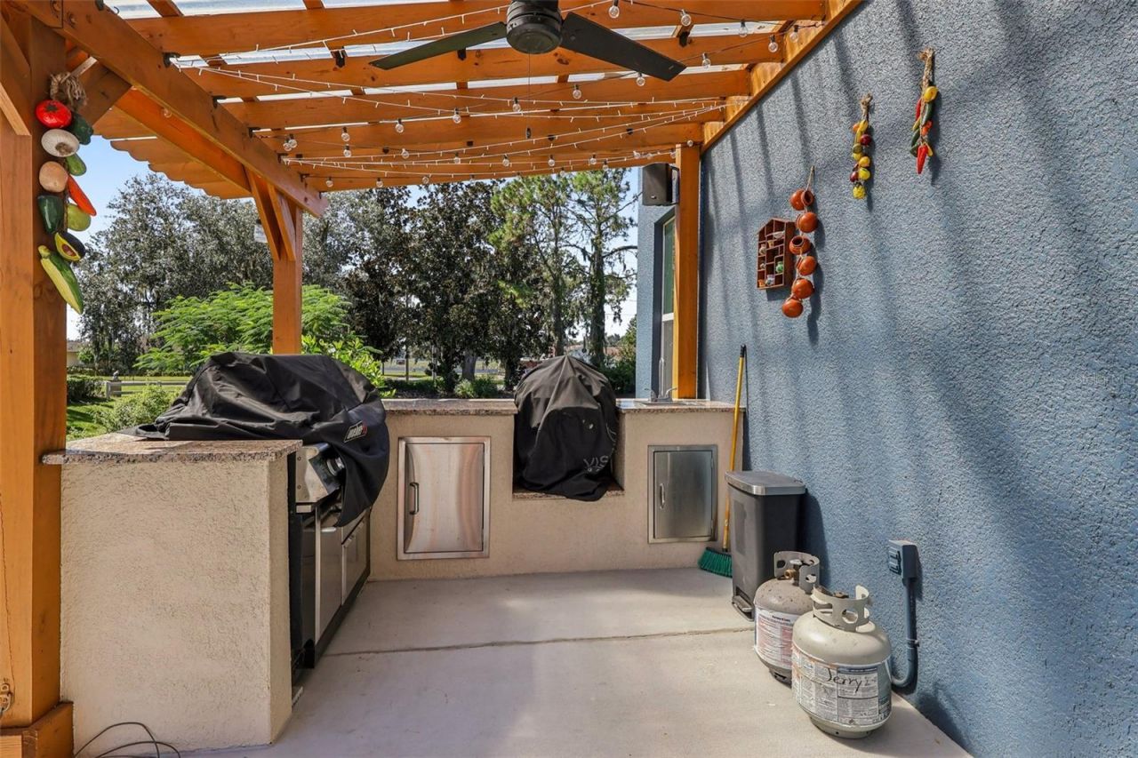 13101 Done Groven Drive, Dover, FL 33527 Photo