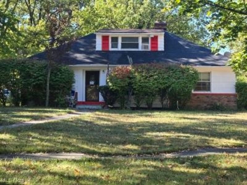 2186 mount vernon Boulevard, East Cleveland, OH 44112 Photo 1