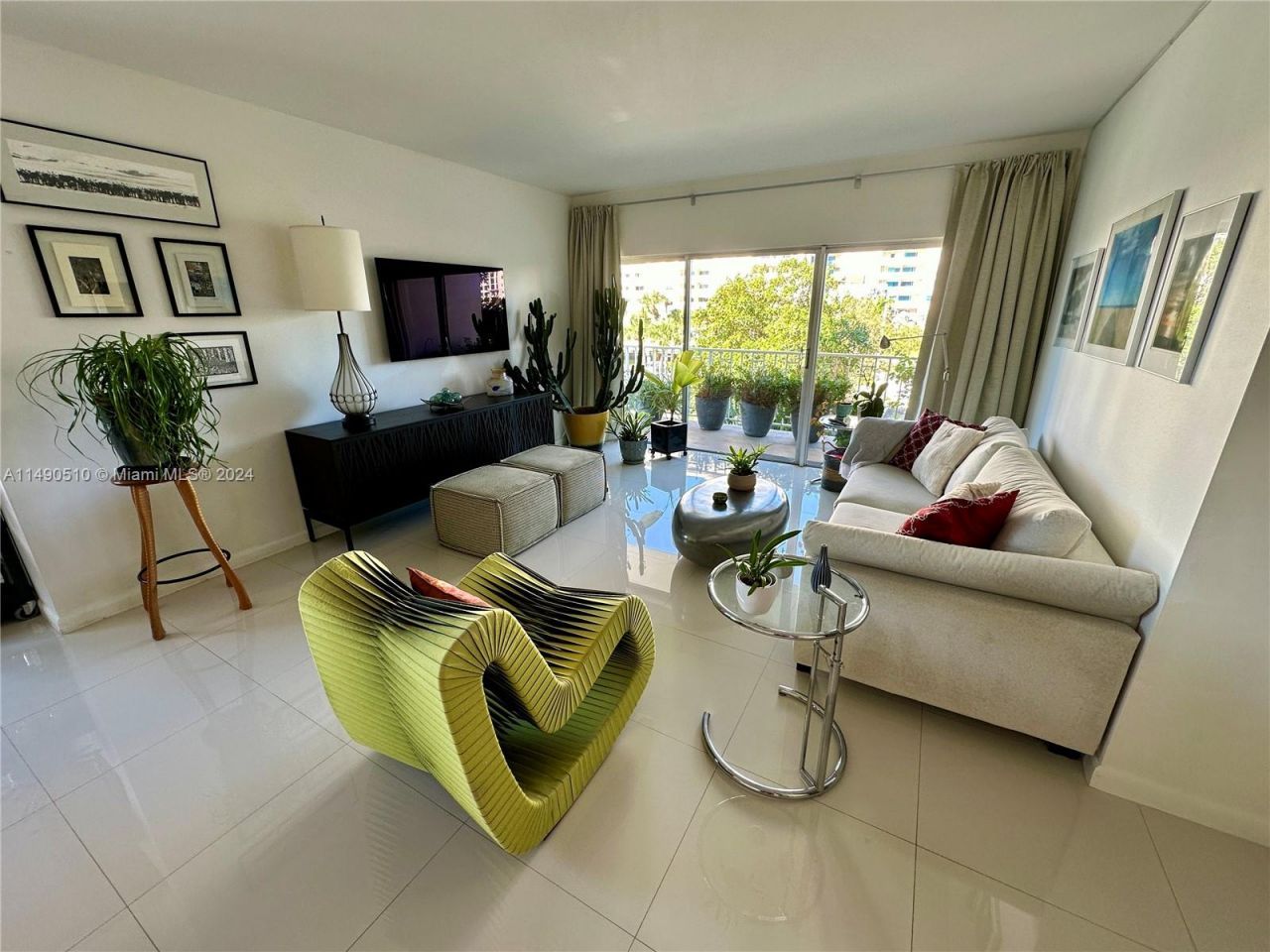 500 Bayview Dr, Unit 221, Sunny Isles Beach, FL 33160 Photo