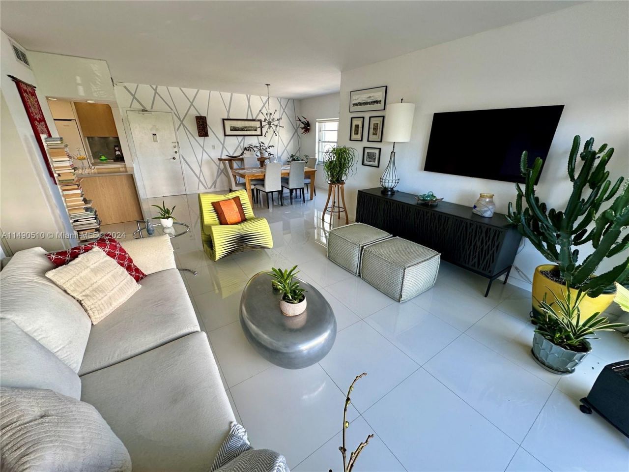 500 Bayview Dr, Unit 221, Sunny Isles Beach, FL 33160 Photo