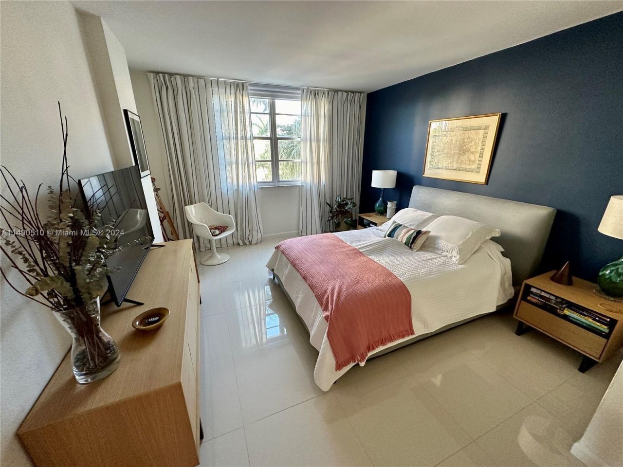 500 Bayview Dr, Unit 221, Sunny Isles Beach, FL 33160 Photo