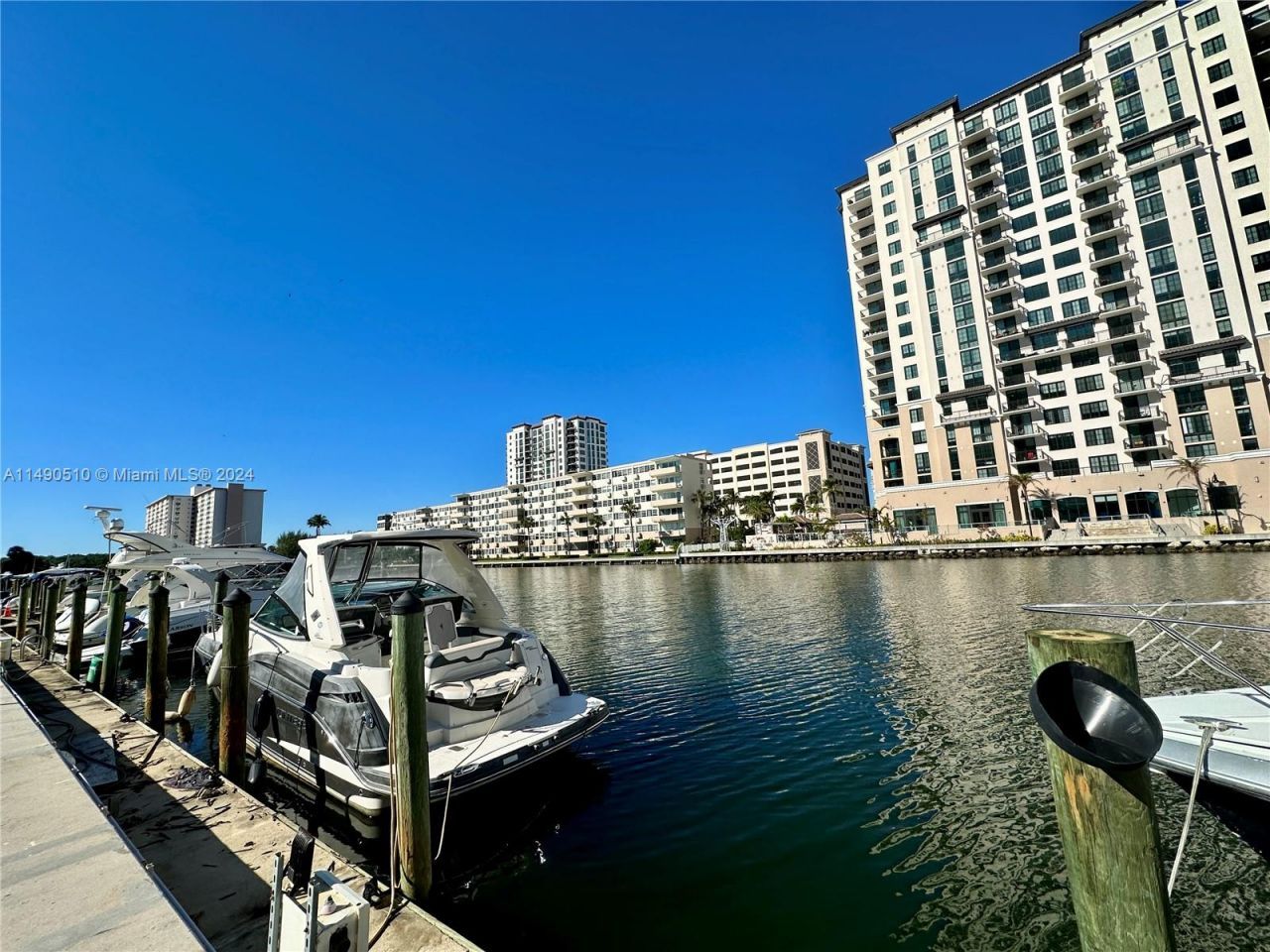 500 Bayview Dr, Unit 221, Sunny Isles Beach, FL 33160 Photo