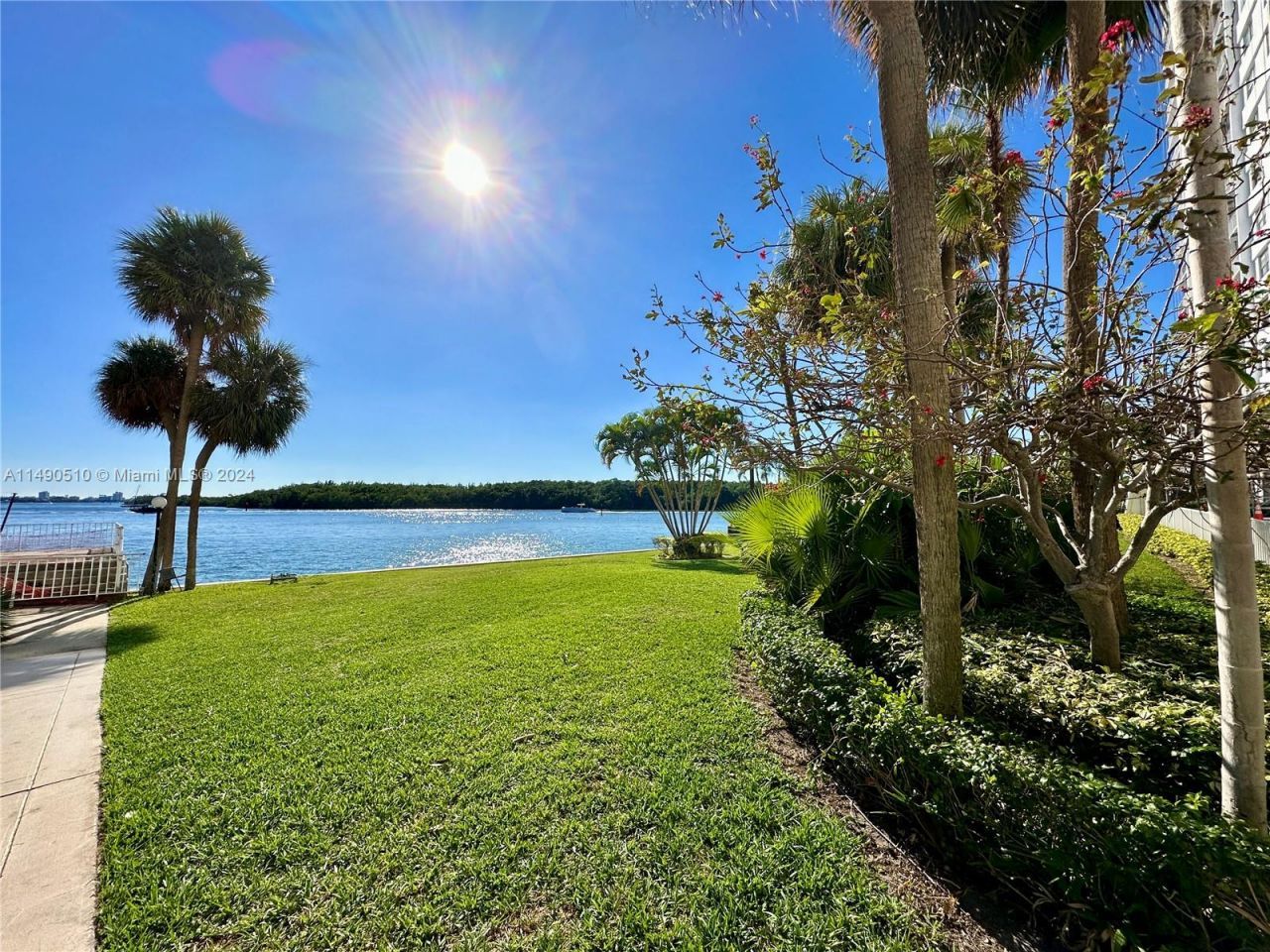 500 Bayview Dr, Unit 221, Sunny Isles Beach, FL 33160 Photo