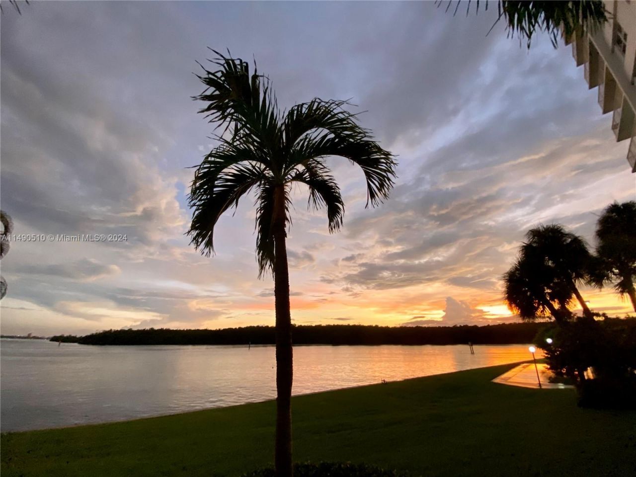 500 Bayview Dr, Unit 221, Sunny Isles Beach, FL 33160 Photo