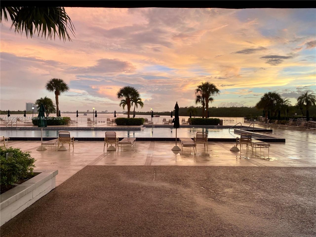 500 Bayview Dr, Unit 221, Sunny Isles Beach, FL 33160 Photo