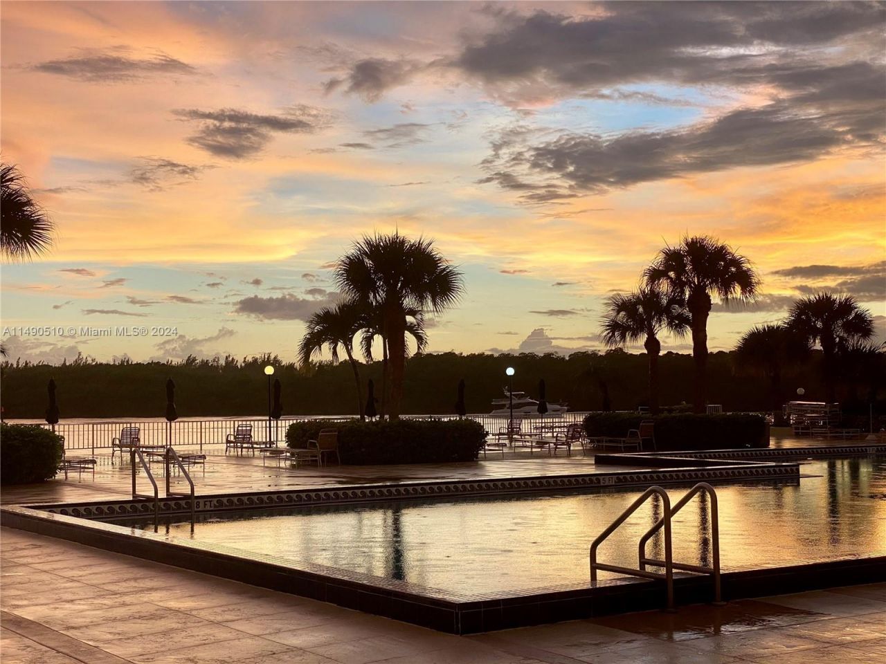 500 Bayview Dr, Unit 221, Sunny Isles Beach, FL 33160 Photo