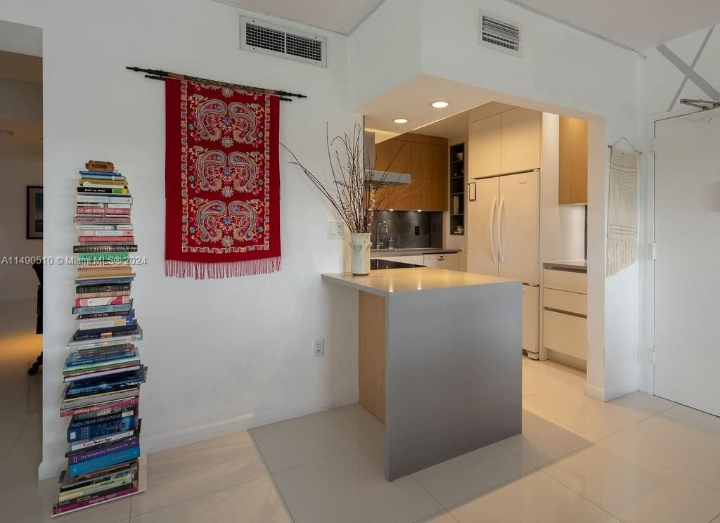 500 Bayview Dr, Unit 221, Sunny Isles Beach, FL 33160 Photo