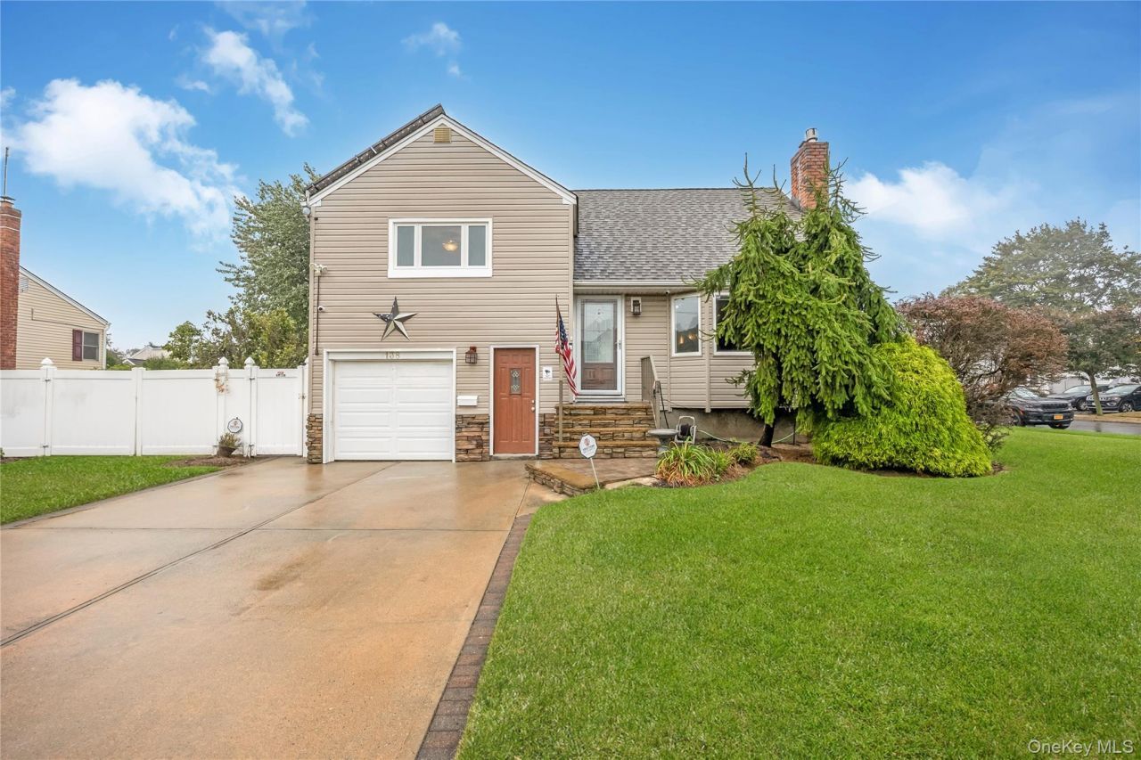 138 Eastgate Road, Massapequa Park, NY 11762 Main Photo