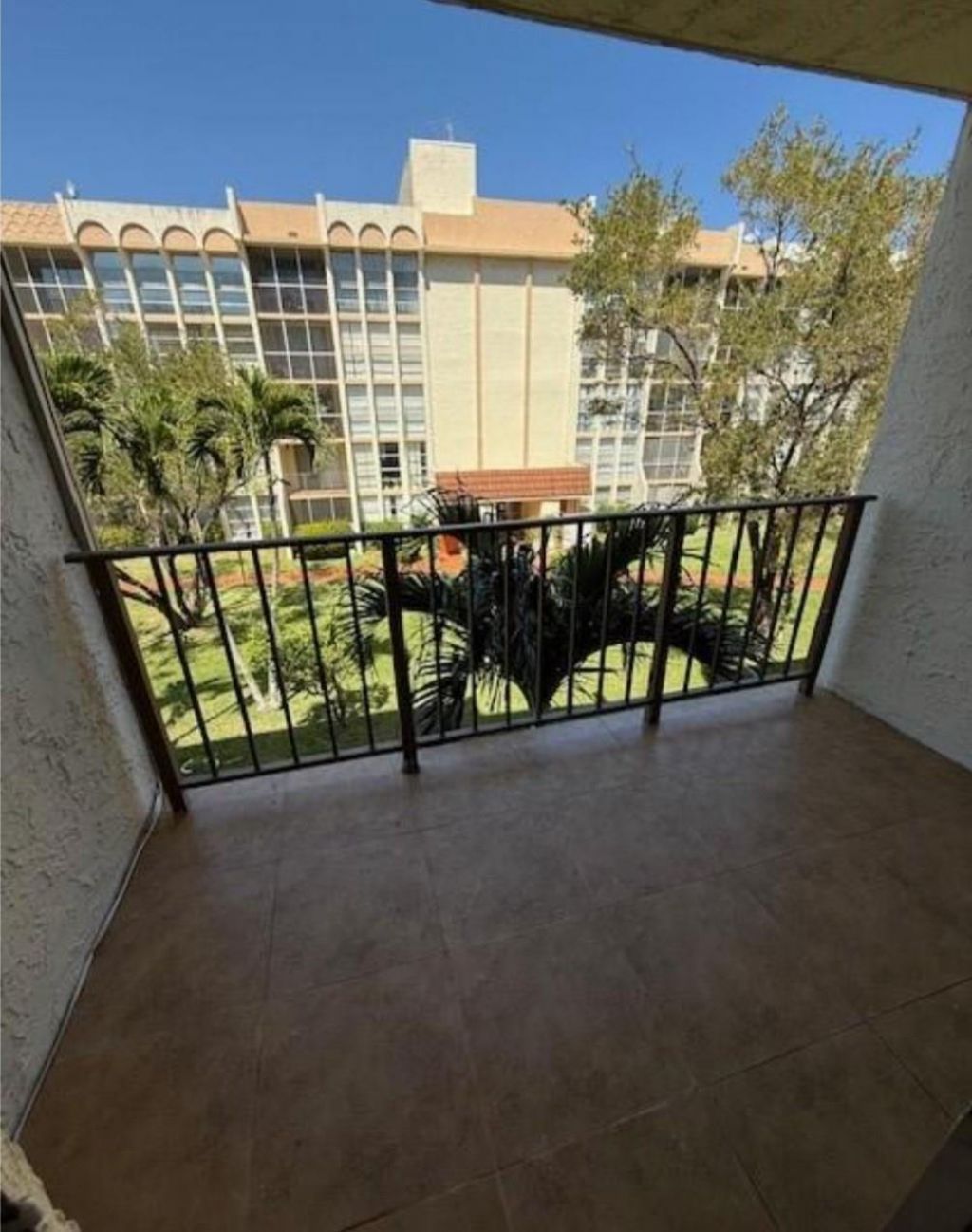 801 Three Islands Boulevard, Unit 409, Hallandale Beach, FL 33009 Photo