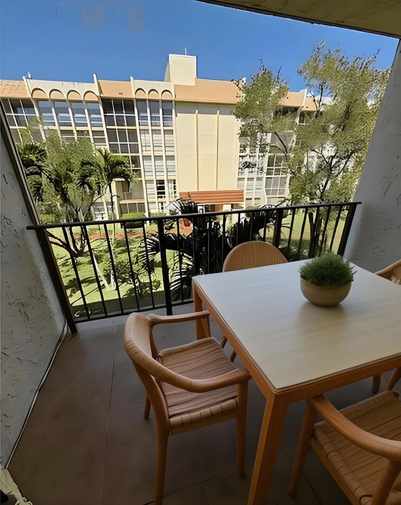 801 Three Islands Boulevard, Unit 409, Hallandale Beach, FL 33009 Photo