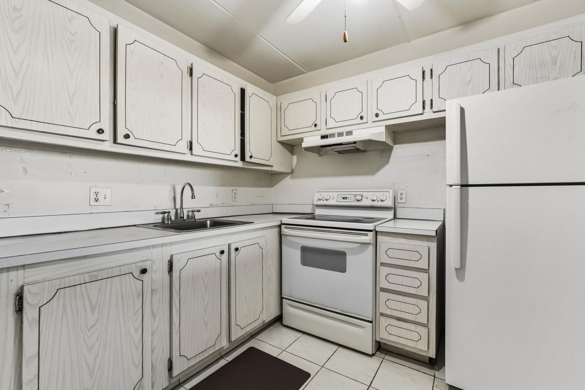 400 Village Green Circle W, Unit 205, Palm Springs, FL 33461 Photo
