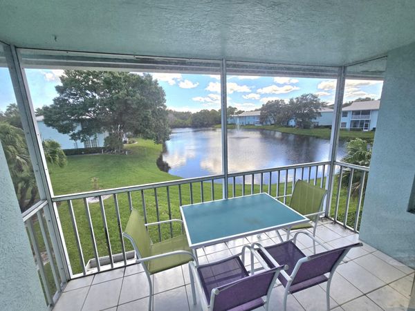 1105 SW Swan Lake Circle, Port St. Lucie, FL 34986