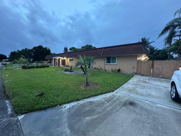 1616 Crandon Avenue, Mangonia Park, FL 33407