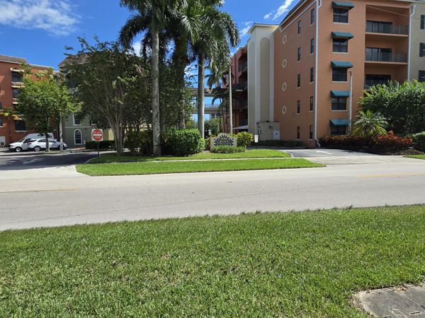 1610 Presidential Way, Unit 105, West Palm Beach, FL 33401
