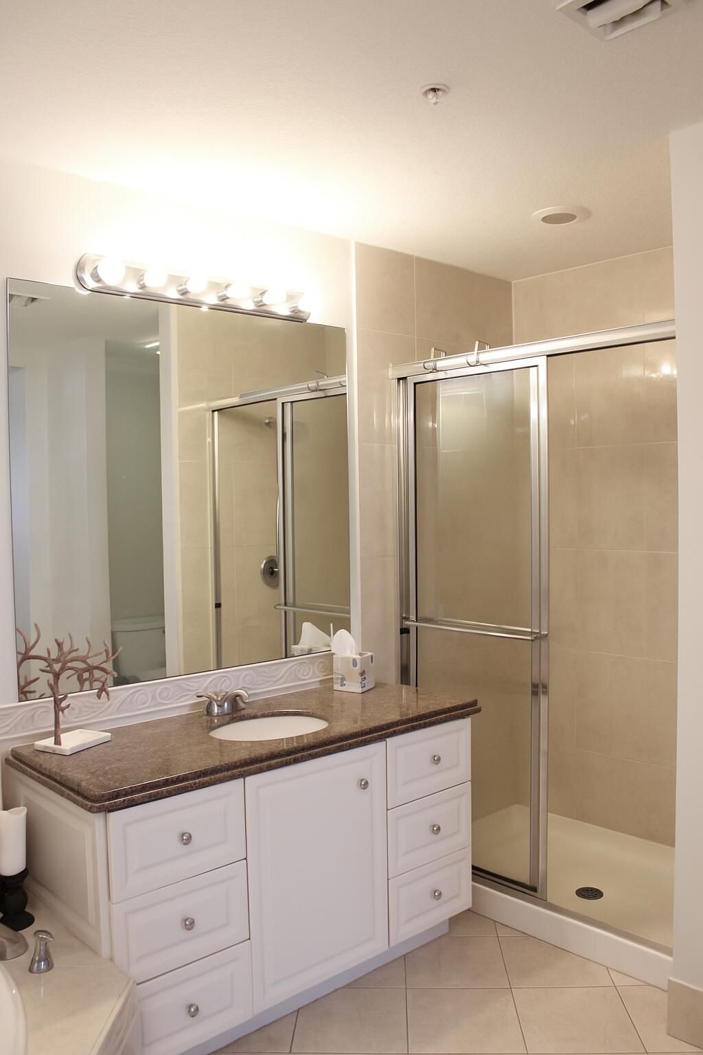 3 Harbour Isle Drive E, Unit 204, Fort Pierce, FL 34949 Photo