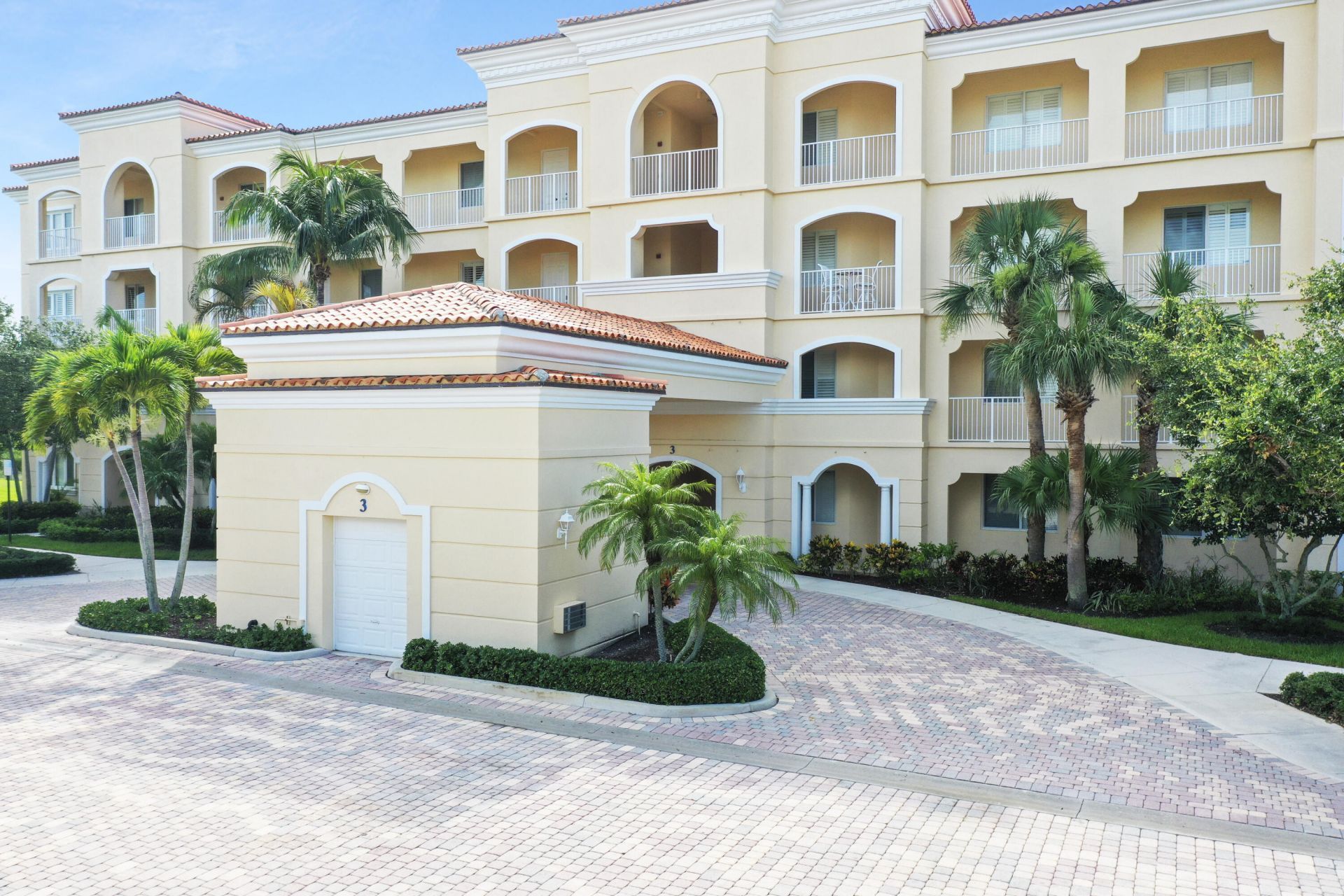 3 Harbour Isle Drive E, Unit 204, Fort Pierce, FL 34949 Photo