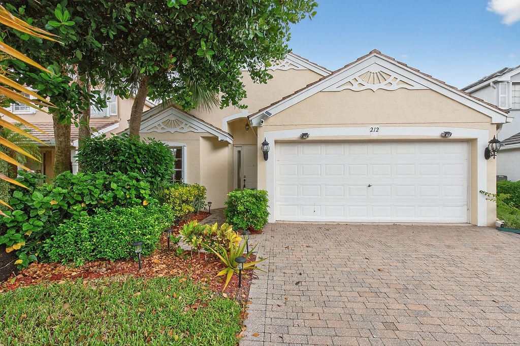 212 Berenger Walk, Royal Palm Beach, FL 33414 Photo