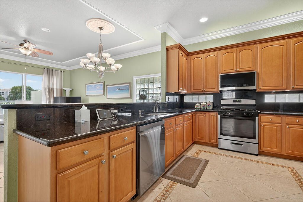 212 Berenger Walk, Royal Palm Beach, FL 33414 Photo