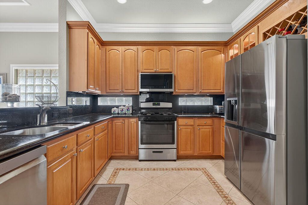 212 Berenger Walk, Royal Palm Beach, FL 33414 Photo