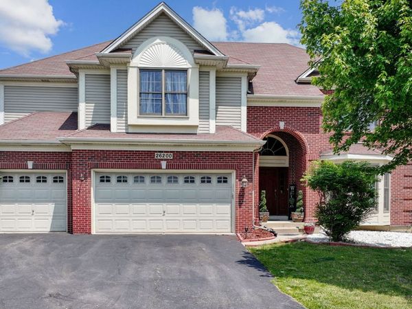 26200 W Chatham Drive, Plainfield, IL 60585