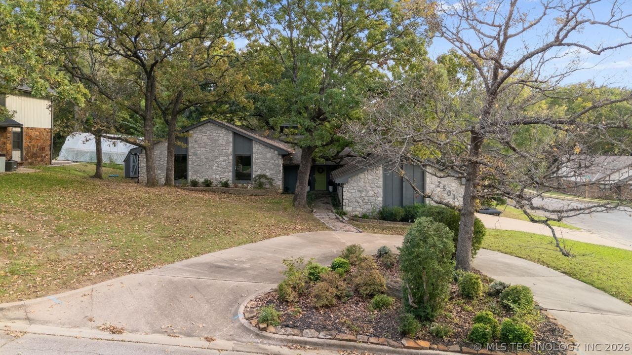 2501 Cherokee Hills Place, Bartlesville, OK 74006 Main Photo