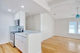 462 Bay Dr. photo 4