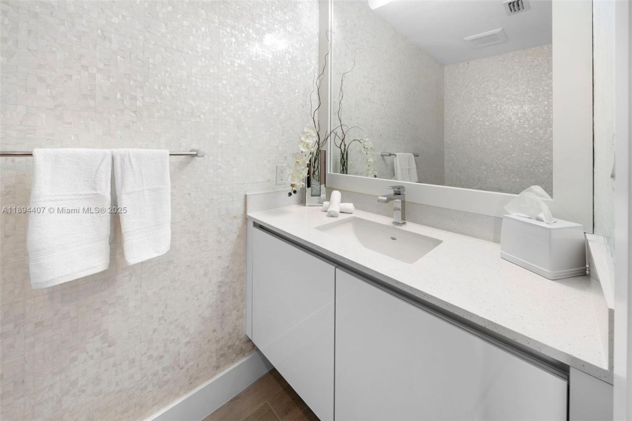 33 N Shore Dr, Unit 33, Miami Beach, FL 33141 Photo