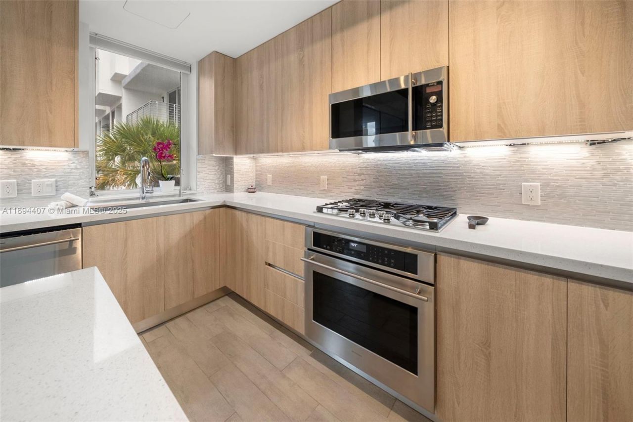 33 N Shore Dr, Unit 33, Miami Beach, FL 33141 Photo