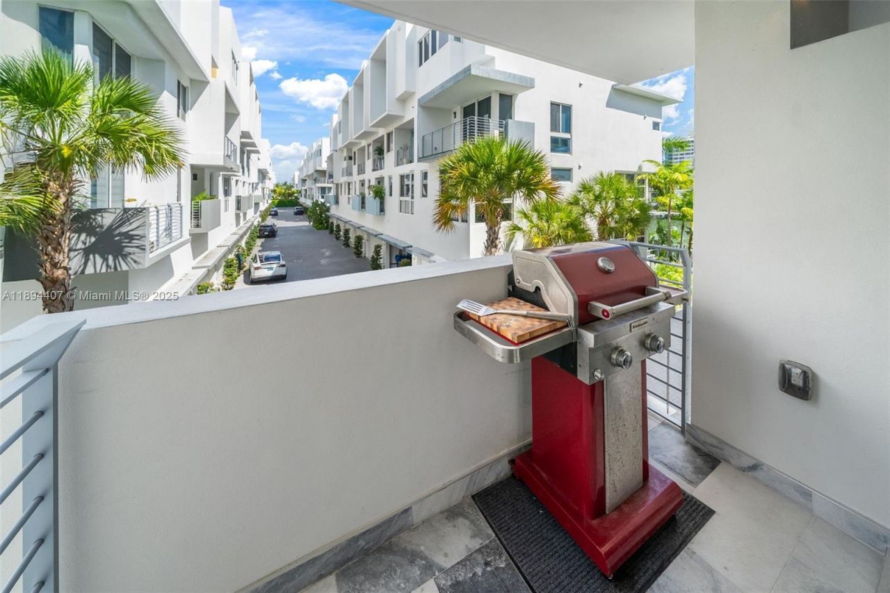33 N Shore Dr, Unit 33, Miami Beach, FL 33141 Photo