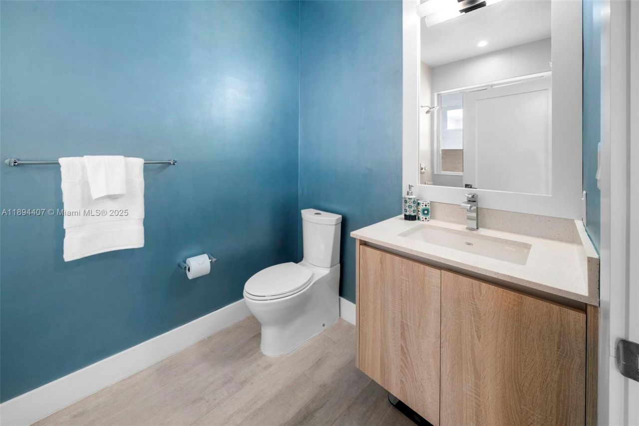 33 N Shore Dr, Unit 33, Miami Beach, FL 33141 Photo