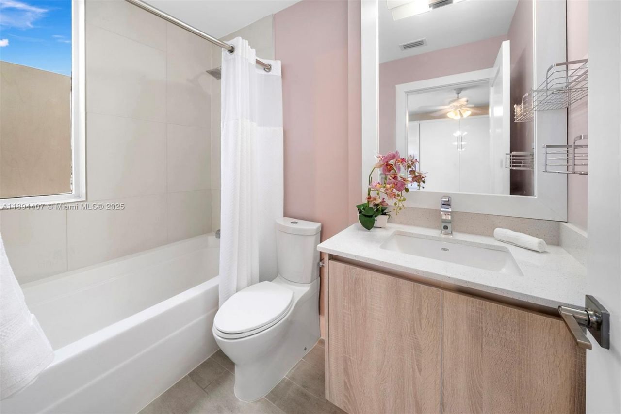 33 N Shore Dr, Unit 33, Miami Beach, FL 33141 Photo