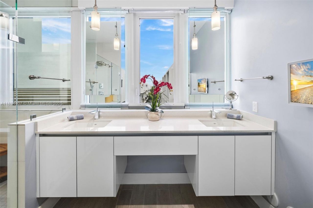 33 N Shore Dr, Unit 33, Miami Beach, FL 33141 Photo