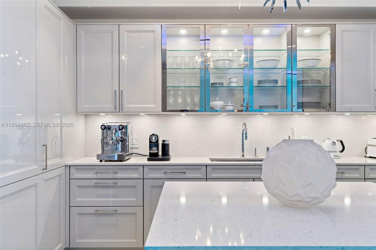 100 S Pointe Dr, Unit 2506, Miami Beach, FL 33139 Photo