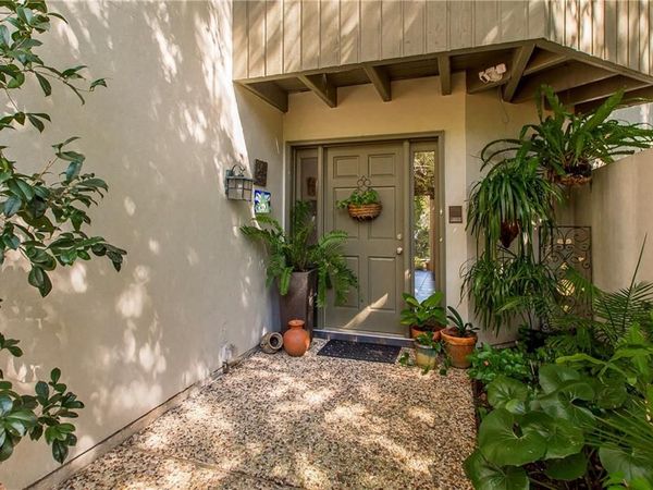 100 TCHEFUNCTE OAKS Drive, Unit 100, Mandeville, LA 70471