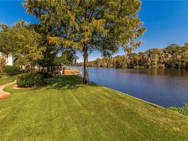 100 TCHEFUNCTE OAKS Drive, Unit 100, Mandeville, LA 70471