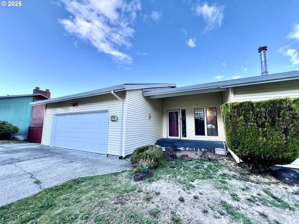 315 W D ST, Rainier, OR 97048