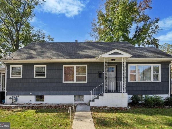 215 STACEY AVENUE, TRENTON, NJ 08618