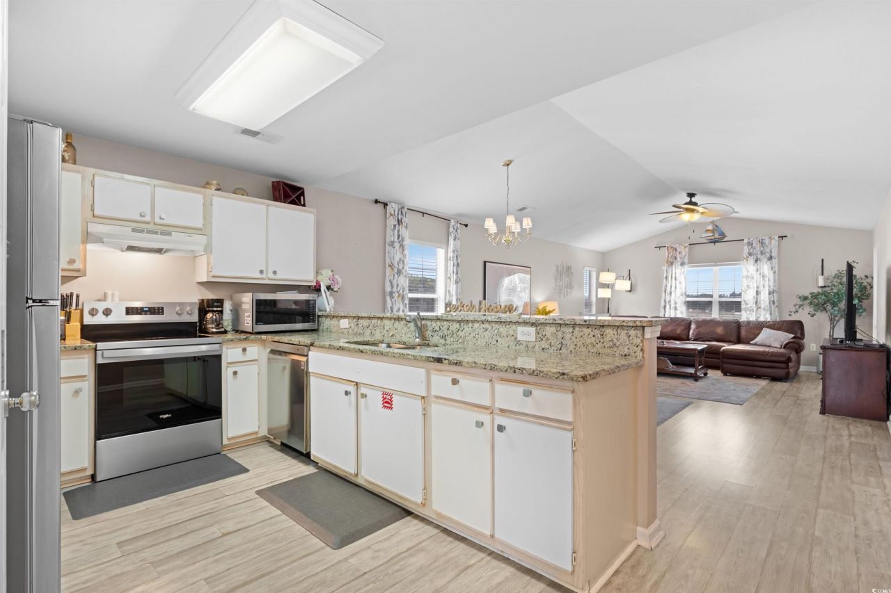 1196 River Oaks Dr. Photo 4