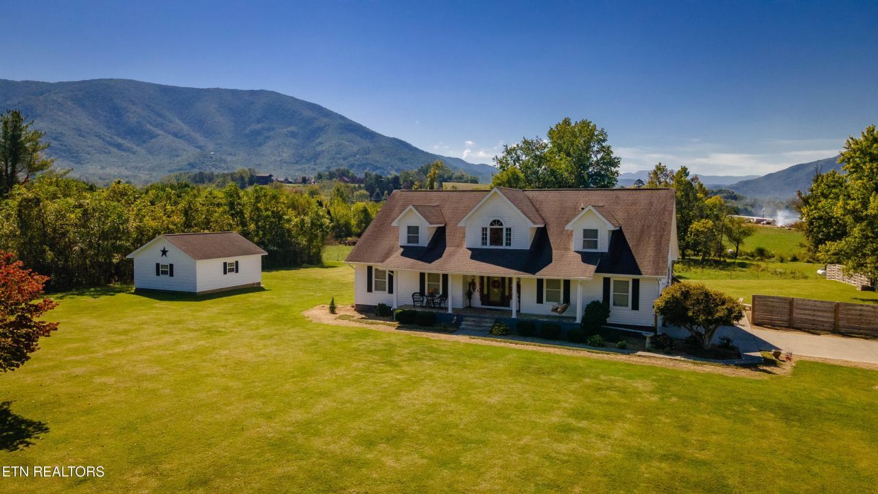 3450 Valley View Rd, Sevierville, TN 37862 Main Photo