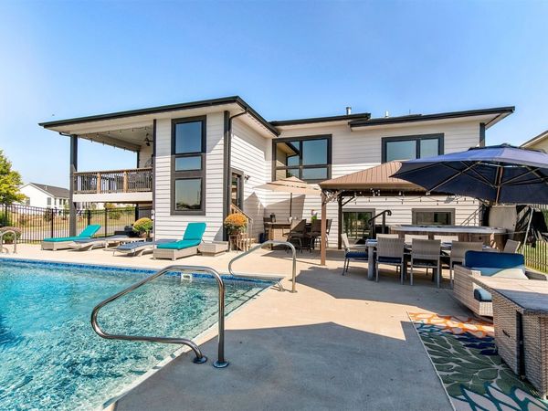 1405 S Arrowleaf Lane, West Des Moines, IA 50266