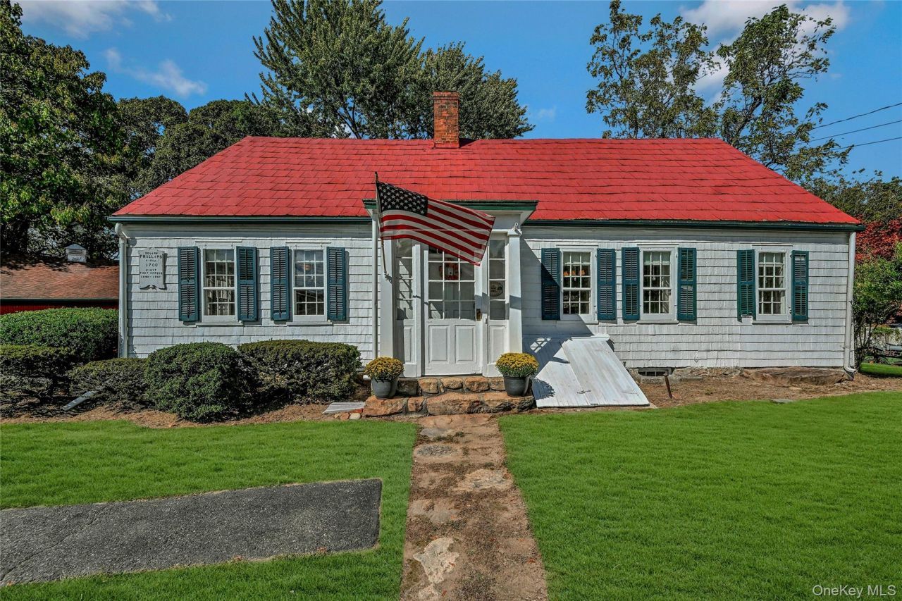 147 N Country Road Mount Sinai, NY 11766