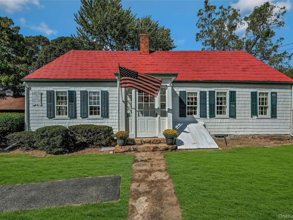 147 N Country Road, Mount Sinai, NY 11766