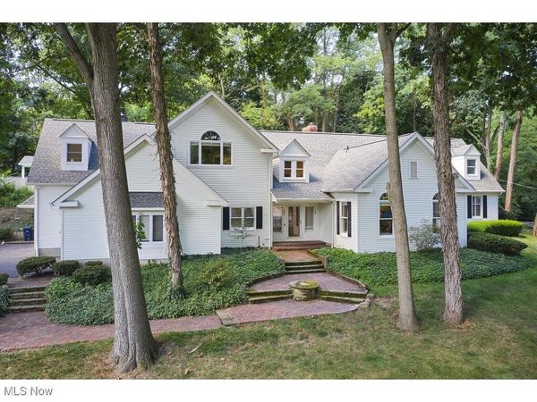 285 Nob Hill Drive, Akron, OH 44303