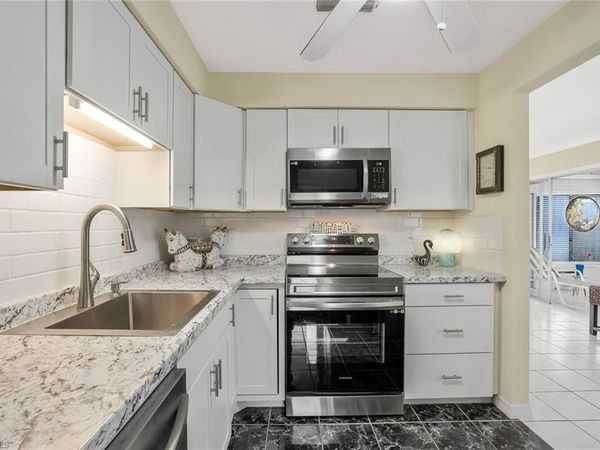 9 Hackney LN, Unit A34, NAPLES, FL 34112
