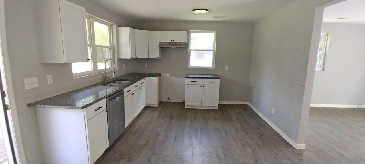 112 James Place Photo 17