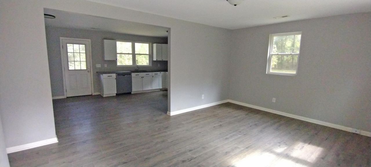 112 James Place Photo 5