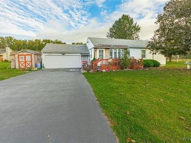 7233 Ridge Road, Lockport, NY 14094