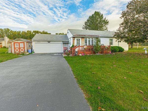 7233 Ridge Road, Lockport, NY 14094