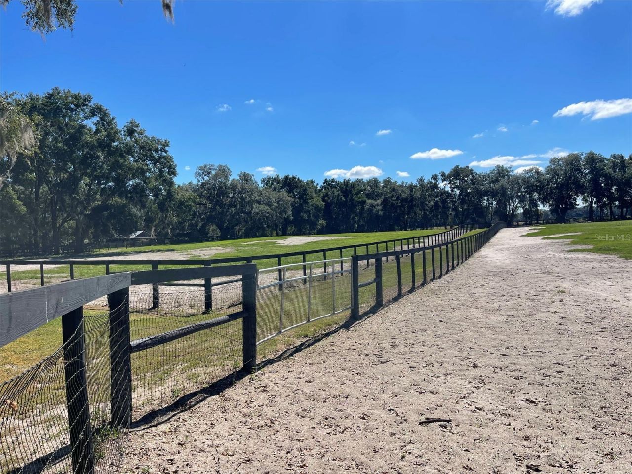 2551 NE 107th Place, Chiefland, FL 32626 Photo